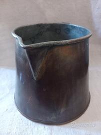 Versatoio in rame vecchio.