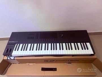 Tastiera Contr. MIDI: Kontrol S61 MK3 + cavalletto