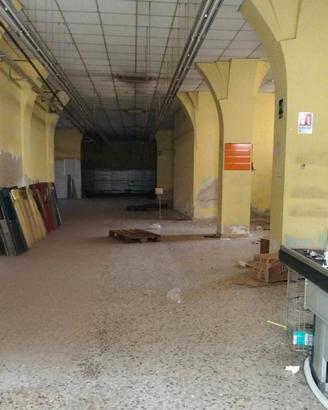 Riposto, locale commerciale 650mq, ex supermercato