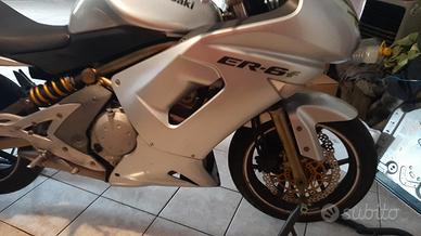 moto Kawasaki 