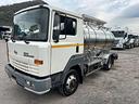 nissan-eco-t-135-con-cisterna-per-trasporto-latte