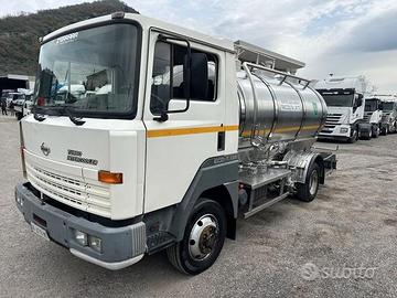 Nissan eco T.135 con cisterna per trasporto latte