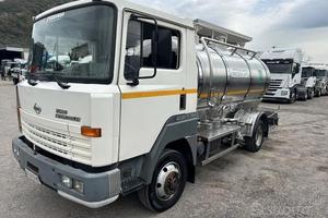 Nissan eco T.135 con cisterna per trasporto latte