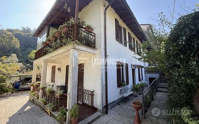 Porzione di casa a Como Via XXVII Maggio 6 locali