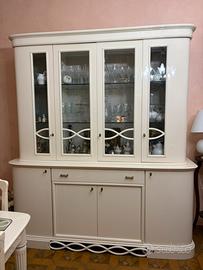 Credenza,tavolo e sedie