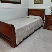 Letto e comodino