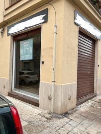 Serradifalco negozio 2 vetrine pronto utilizzo