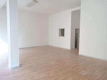 STUDIO CON DOPPIA ESPOSIZIONE