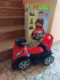 Camion cavalcabile bambini