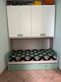 Cameretta con letto e scrivania