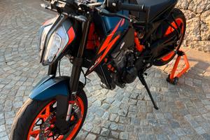 KTM DUKE R 890