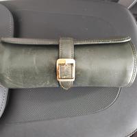 porta orologio in pelle di buona marca.