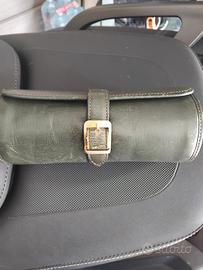 porta orologio in pelle di buona marca.