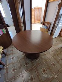 Tavolo apribile in legno