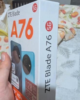ZTE Blade A76 con cellophane