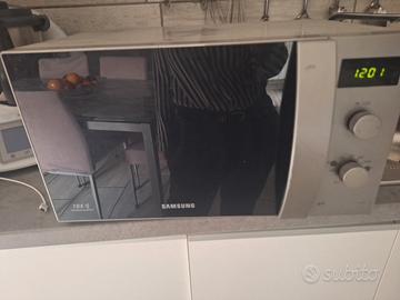 FORNO MICROONDE SAMSUNG GW72V