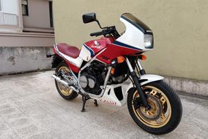 Honda VF 750 F INTERCEPTOR RC 15