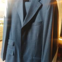 Completo uomo grigio.