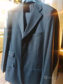 Completo uomo grigio.