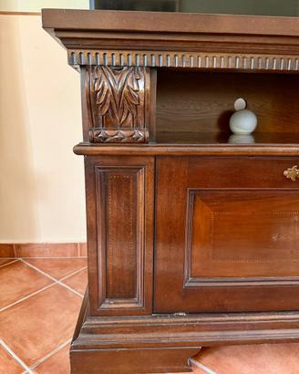 Mobile porta TV in legno massello – stile classico
