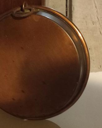 Padella in rame con anello per essere appesa