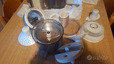 Robot da cucina con pezzi di ricambio