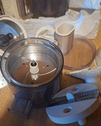 Robot da cucina con pezzi di ricambio