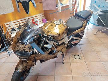 Yamaha r6 del 2001