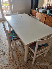 tavolo allungabile  bianco in legno con 4 sedie 