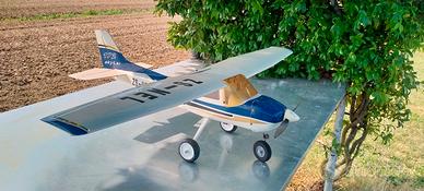 aeromodello rc Cesana 182