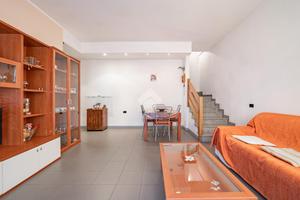 CASA SEMINDIPENDENTE A PADERNO DUGNANO