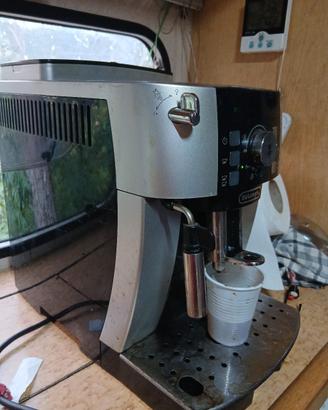 macchina caffe automatica delonghi magica s