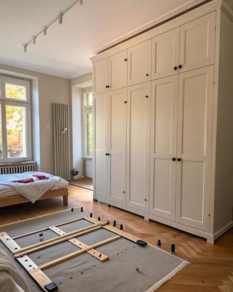 Armadio smontato e rimesso in ordine durante riorg