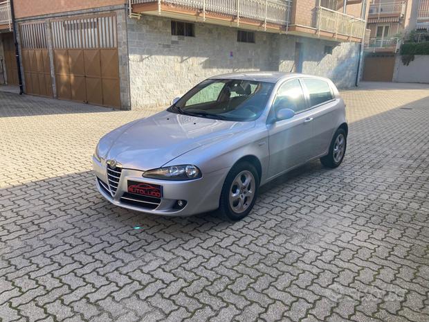 Alfa Romeo 147 1.9 JTD (120) 5 porte Distinctive OR7630