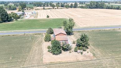 Casale indipendente con terreno a Montechiarugolo