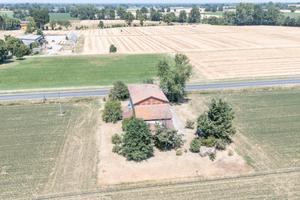 Casale indipendente con terreno a Montechiarugolo