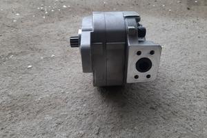 pompa idraulica  komatsu pc 75