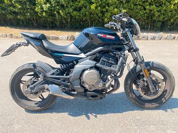 CF Moto 650 NK 2022