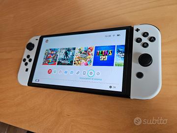 Nintendo Switch OLED Bianca 