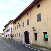 CASA A SCHIERA BICAMERE CON DEPENDANCE