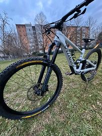 Specialized enduro 2023