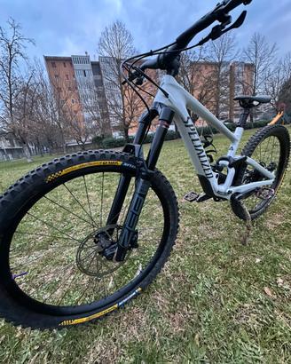 Specialized enduro 2023