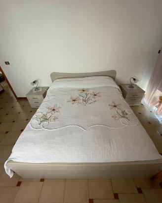 Camera da letto moderna completa