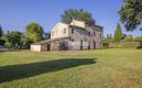 casale-con-accessori-e-corte