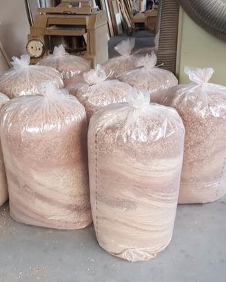 Segatura e trucioli per lettiera cavalli 8€
