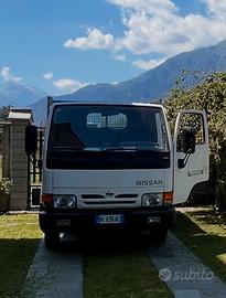 Nissan cabstar 110 ribaltabile trilaterale