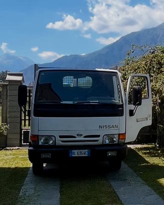 Nissan cabstar 110 ribaltabile trilaterale