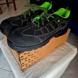 Scarpe antinfortunistiche nuove con etichetta 42
