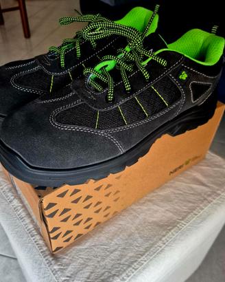 Scarpe antinfortunistiche nuove con etichetta 42