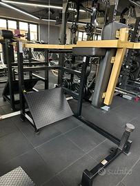 pendulum squat press